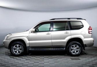 Подержанный автомобиль Toyota Land Cruiser Prado 2007 года (8 фото)