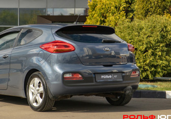 Подержанный автомобиль Kia Ceed Hatchback 2013 года (15 фото)