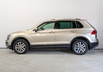Подержанный автомобиль Volkswagen Tiguan 2018 года (8 фото)