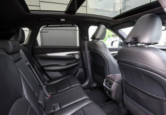 Подержанный автомобиль Infiniti QX50 2018 года (11 фото)