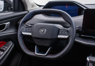 Подержанный автомобиль Changan UNI-S 2024 года (15 фото)
