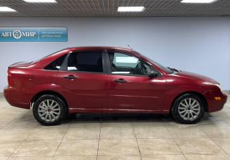 Подержанный автомобиль Ford Focus Sedan 2004 года (4 фото)