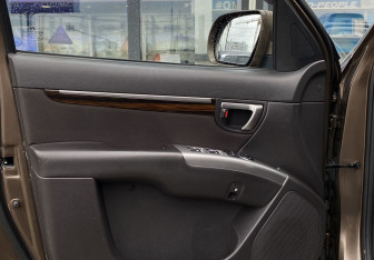 Подержанный автомобиль Hyundai Santa Fe 2012 года (16 фото)