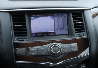 Подержанный автомобиль Infiniti QX56 2011 года (19 фото)