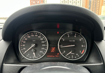 Подержанный автомобиль BMW X1 2012 года (11 фото)