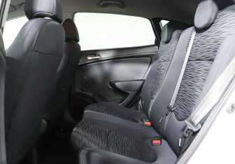 Подержанный автомобиль Hyundai Solaris Hatchback 2015 года (17 фото)