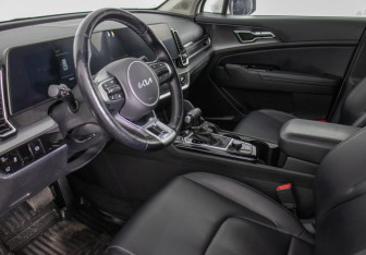 Подержанный автомобиль Kia Sportage 2023 года (10 фото)