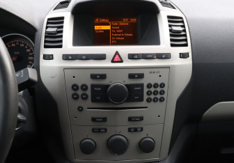 Подержанный автомобиль Opel Zafira Compactvan 2008 года (14 фото)