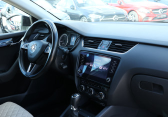 Подержанный автомобиль Skoda Octavia Liftback 2017 года (9 фото)