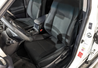 Подержанный автомобиль Toyota RAV4 2013 года (20 фото)