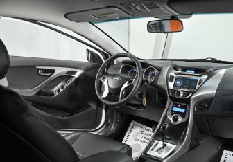 Подержанный автомобиль Hyundai Avante Sedan 2012 года (4 фото)