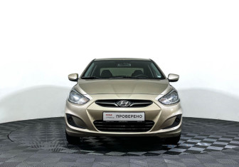 Подержанный автомобиль Hyundai Solaris Sedan 2011 года (2 фото)