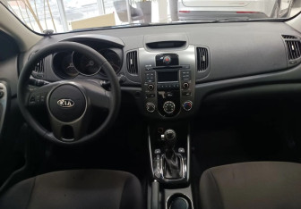 Подержанный автомобиль Kia Cerato Sedan 2011 года (11 фото)