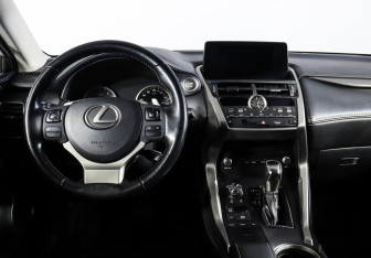 Подержанный автомобиль Lexus NX 2018 года (12 фото)