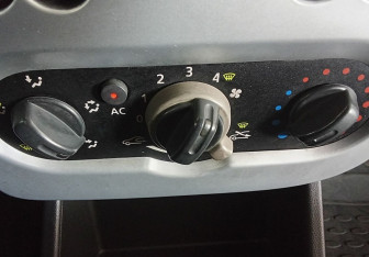 Подержанный автомобиль Renault Sandero 2011 года (14 фото)