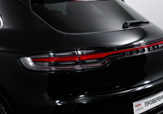 Подержанный автомобиль Porsche Macan 2021 года (17 фото)
