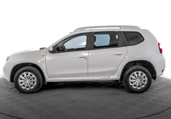 Подержанный автомобиль Nissan Terrano 2014 года (8 фото)