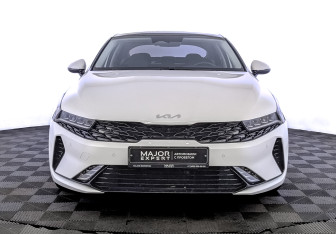 Подержанный автомобиль Kia K5 2023 года (2 фото)