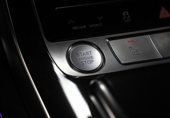 Подержанный автомобиль Audi Q8 2019 года (28 фото)