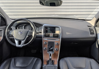 Подержанный автомобиль Volvo XC60 2016 года (14 фото)