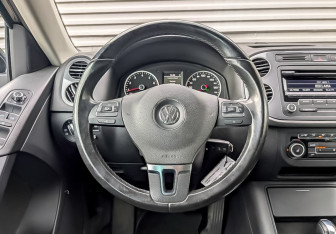 Подержанный автомобиль Volkswagen Tiguan 2012 года (21 фото)