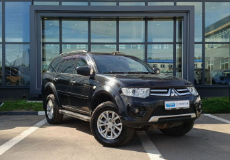Подержанный автомобиль Mitsubishi Pajero Sport 2013 года (3 фото)