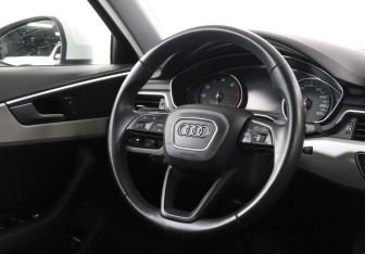 Подержанный автомобиль Audi A4 Sedan 2019 года (14 фото)