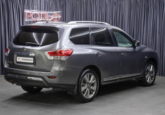 Подержанный автомобиль Nissan Pathfinder 2016 года (5 фото)