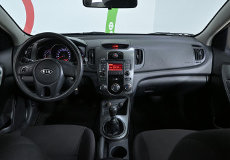 Подержанный автомобиль Kia Cerato Sedan 2010 года (8 фото)