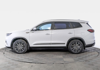 Подержанный автомобиль Chery Tiggo 8 Pro 2021 года (8 фото)