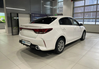 Подержанный автомобиль Kia Rio Sedan 2021 года (4 фото)