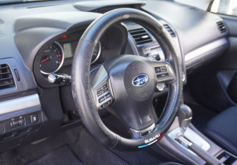 Подержанный автомобиль Subaru XV 2014 года (11 фото)