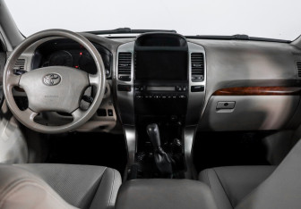 Подержанный автомобиль Toyota Land Cruiser Prado 2007 года (13 фото)