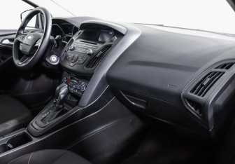 Подержанный автомобиль Ford Focus Sedan 2016 года (5 фото)