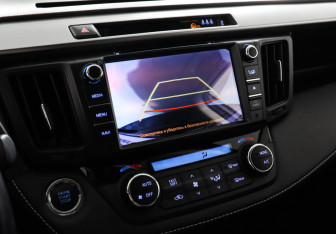 Подержанный автомобиль Toyota RAV4 2017 года (11 фото)