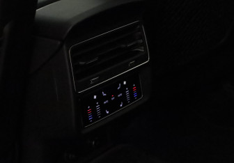 Подержанный автомобиль Audi Q8 2024 года (24 фото)