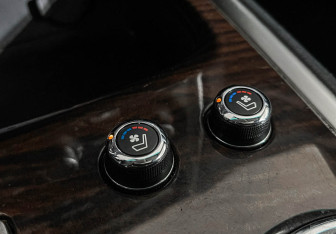 Подержанный автомобиль Nissan Pathfinder 2014 года (16 фото)