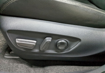 Подержанный автомобиль Toyota RAV4 2021 года (15 фото)