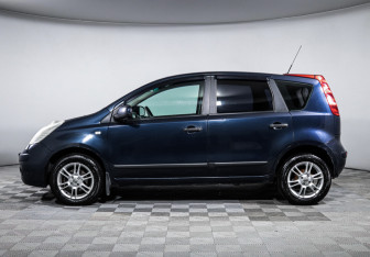 Подержанный автомобиль Nissan Note 2007 года (8 фото)