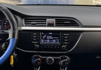 Подержанный автомобиль Kia Rio Sedan 2017 года (12 фото)