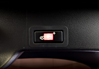 Подержанный автомобиль BMW X6 M 2011 года (27 фото)