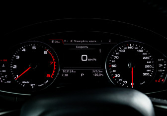 Подержанный автомобиль Audi A4 Sedan 2017 года (11 фото)
