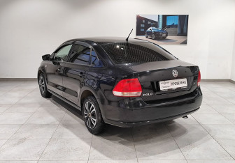 Подержанный автомобиль Volkswagen Polo Sedan 2014 года (7 фото)