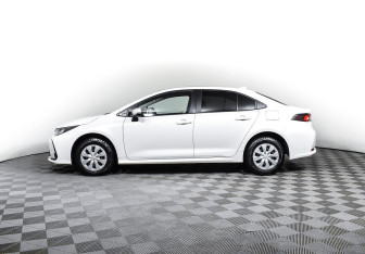 Подержанный автомобиль Toyota Corolla Sedan 2019 года (3 фото)