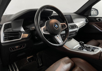 Подержанный автомобиль BMW X5 2019 года (12 фото)