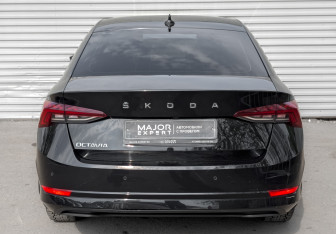 Подержанный автомобиль Skoda Octavia Liftback 2022 года (6 фото)