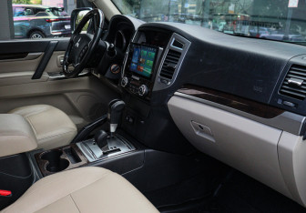 Подержанный автомобиль Mitsubishi Pajero 2019 года (7 фото)