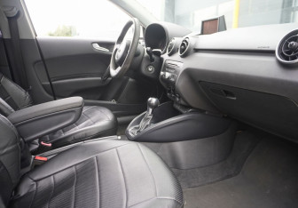 Подержанный автомобиль Audi A1 2013 года (11 фото)
