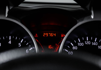Подержанный автомобиль Nissan Juke 2011 года (11 фото)