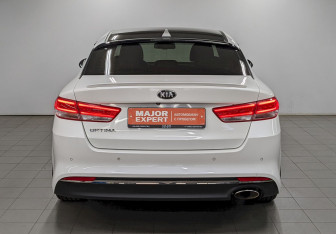 Подержанный автомобиль Kia Optima Sedan 2017 года (6 фото)